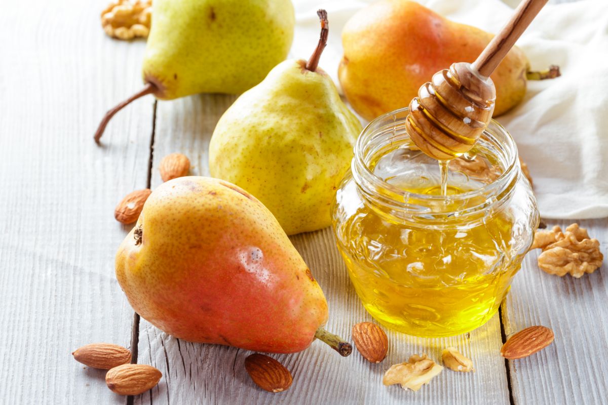 honey and fresh pears