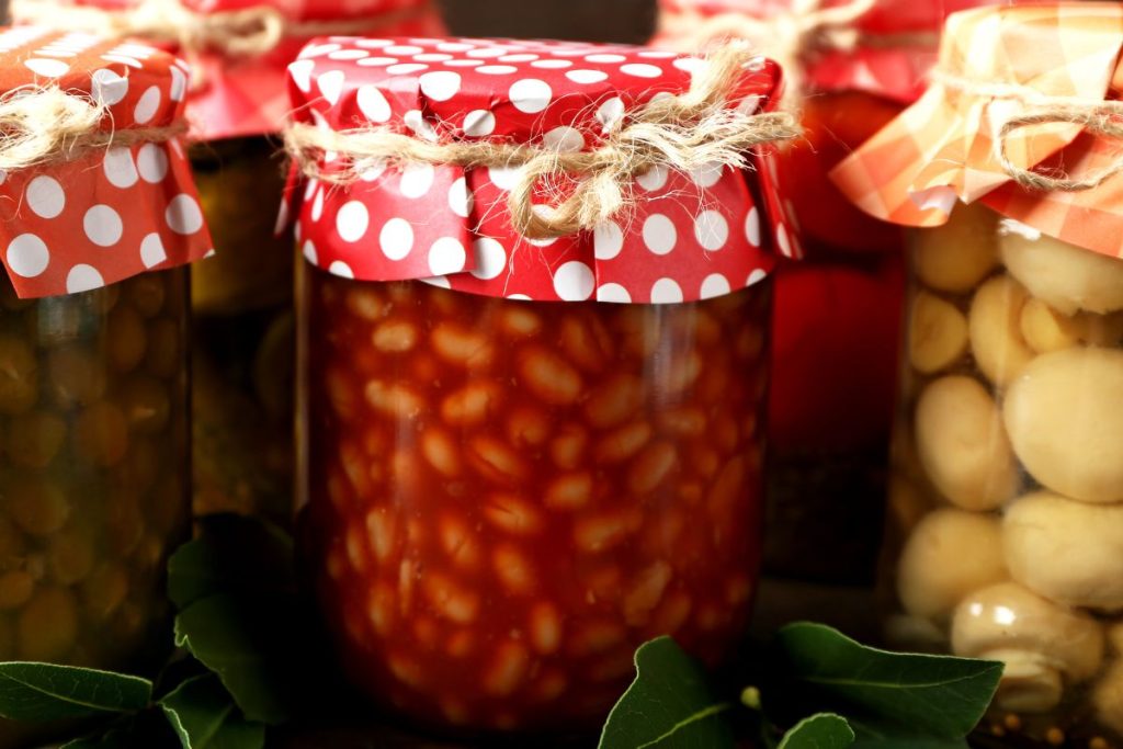 Canned beans in tomato sauce