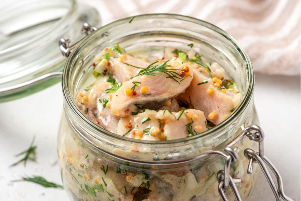 Canned tuna with spices and fresh herbs