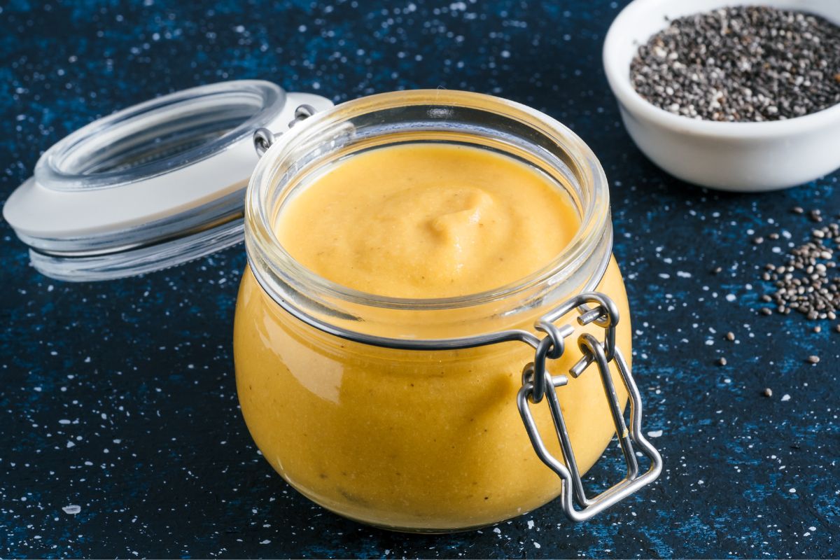 Canned cheese sauce
