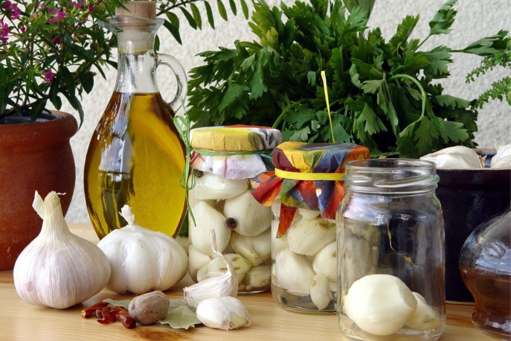 Ingredients for pickling garlic